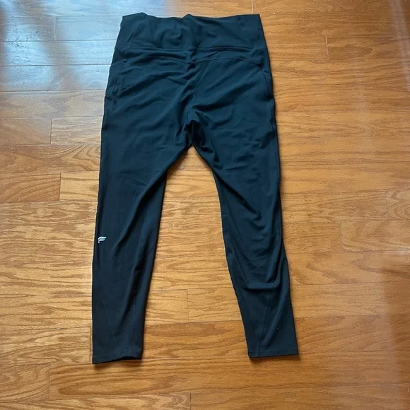 Fabletics Black Oasis Pureluxe High-Waisted Leggings with Pockets - Picture 3 of 6